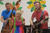 10.9 Juhlimme yhdistyksen 95-vuotista taivalta mm. Satu Sopasen ja tuttiorkesterin tahdissa. 