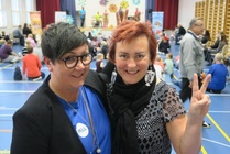 Inkeroisten Mll puheenjohtaja Tiia Pautamo ja Mll Kymen piiristä Maiju Vesa juhlahumussa. 